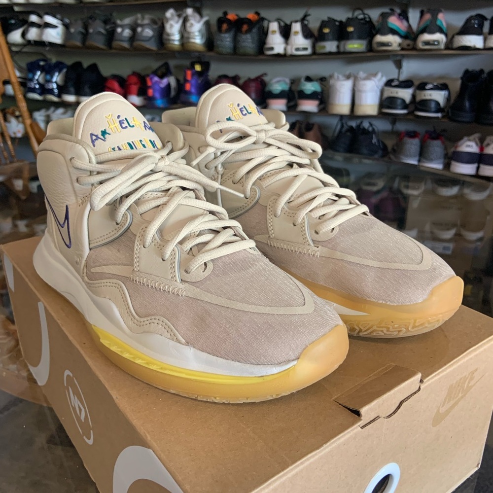 Men’s 9.5 (43) Nike Kyrie Infinity (8) ‘N7’